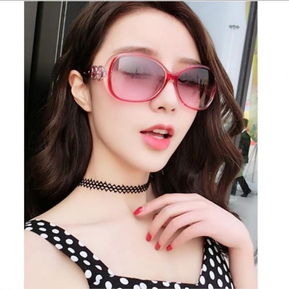 Red Fashion Sunglasses - Picture 1 of 3